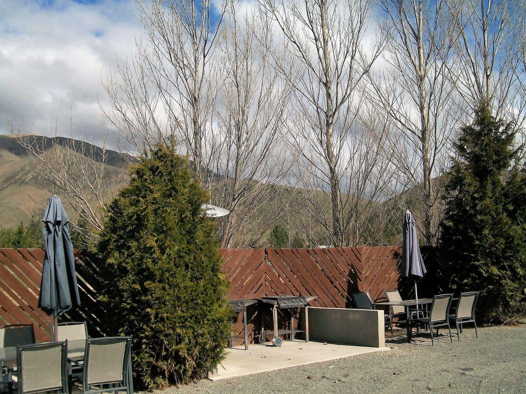 Sierra Motel And Apartments Омарама Экстерьер фото